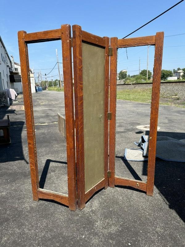 Mission oak 3 part screen, pegged construction, old finish, needs new material in panels, measures (1 of 3)