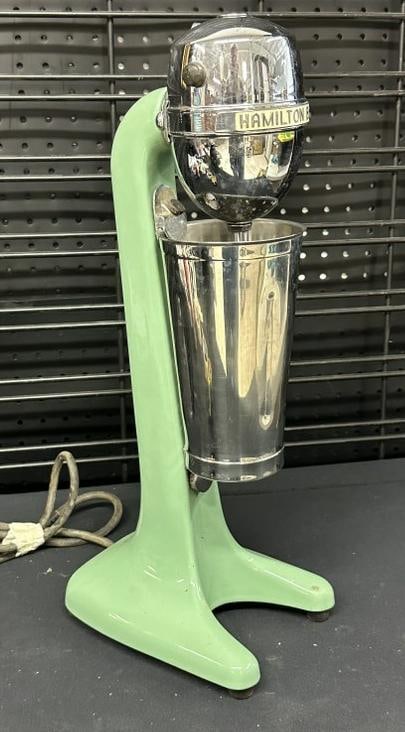 Real nice working vintage HAMILTON BEACH milkshake blender, grren porcelain, with cup, very clean, (1 of 3)