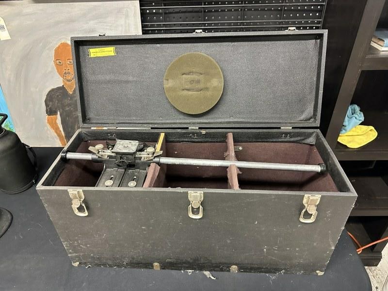 CALUMET 4 x 5 format camera in case ( case has wear, as pictured ), just as we found it, from local (1 of 7)