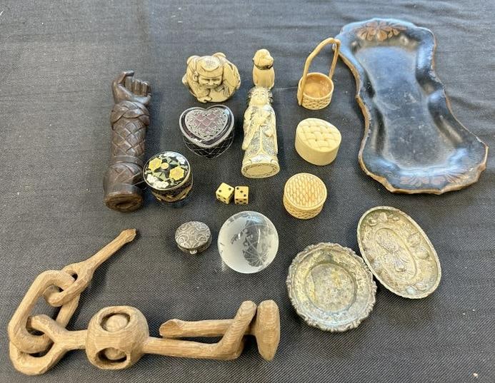 Small lot of interesting objects, no ivory, some older than others, just as we found it….the small (1 of 5)