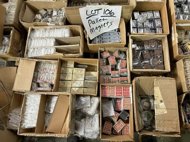 Pallet misc. advertising magnets, metal and diverse, 1000's of pcs.