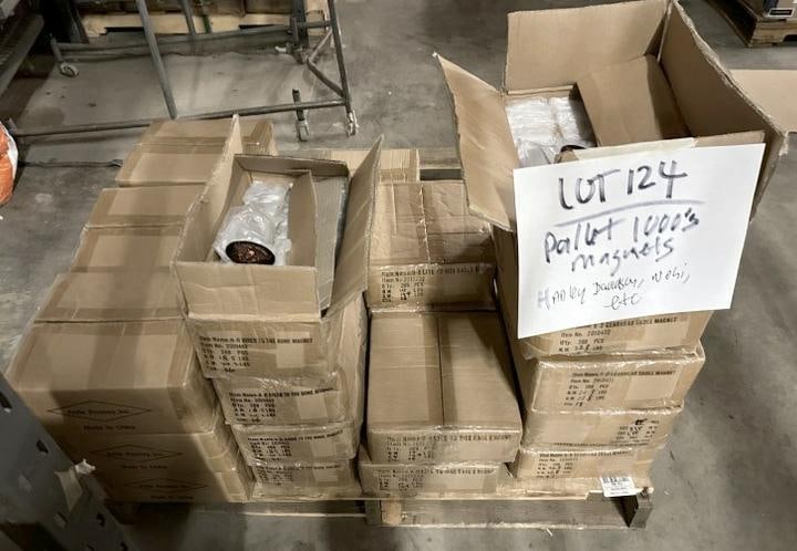 (25) cases over (7200) magnets, (288) in a case , includes HARLEY DAVIDSON, MOXIE, NEHI…… (1 of 2)