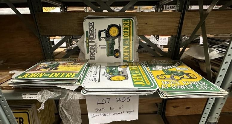 Approx. (4) enamel JOHN DEERE signs….. (1 of 5)