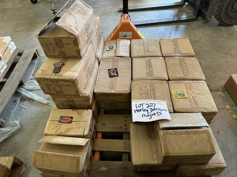 Large Pallet HARLEY DAVIDSON magnets, thousands….: Large Pallet HARLEY DAVIDSON magnets, thousands….