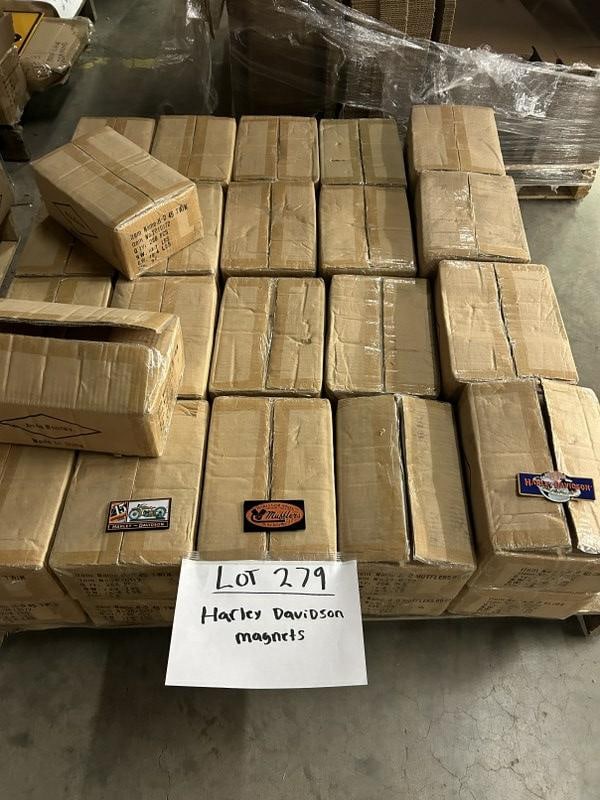 Pallet of thousands of HARLEY DAVIDSON advertising magnets, good variety….: Pallet of thousands of HARLEY DAVIDSON advertising magnets, good variety….
