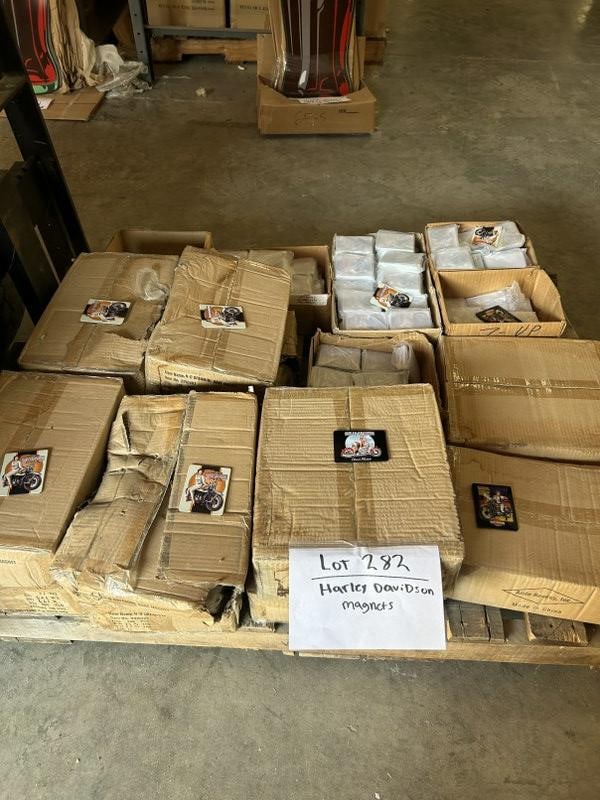 Pallet of thousands of advertising HARLEY DAVIDSON magnets, good variety….: Pallet of thousands of HARLEY DAVIDSON advertising magnets, good variety….