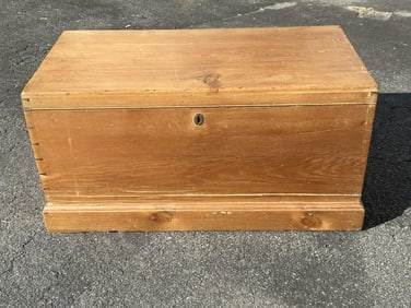 Nice 19th c pine dovetailed storage chest, with till inside, nice patina, structurally sound,