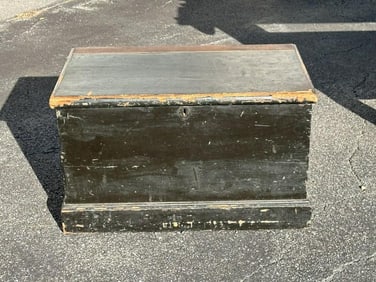 19th c diminutive dovetailed blanket or storage box, in older paint, from Hudson Valley home, nice
