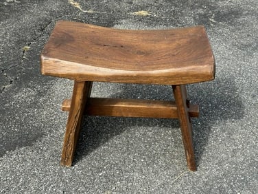 Nice custom arts & crafts form bench, quality made, measures 20.5" wide x 12" deep x 17" high.