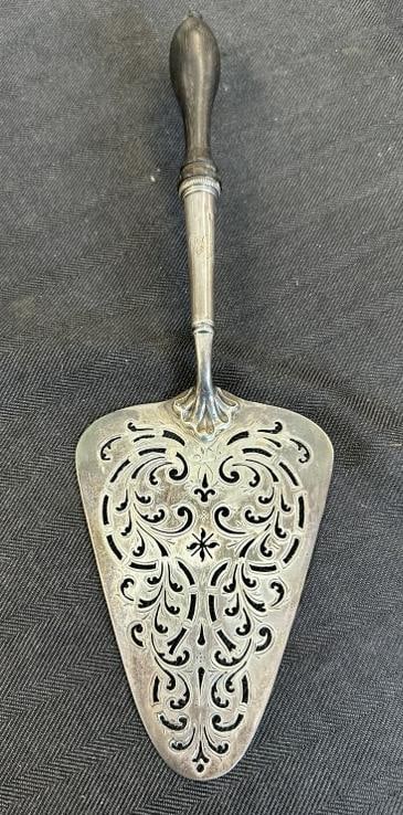 Samuel Courtauld Fish Slice 18th c George III sterling silver (1 of 4)