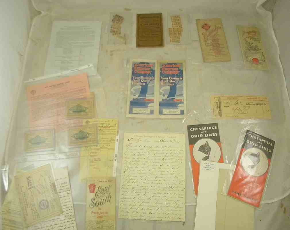 Lot Older RAILROAD Ephemera *Brochures* Booklets* : Lot Older RAILROAD Ephemera *Brochures* Booklets* Etc. from the Pennsylvania estate collection. Brochures, tickets, letterhead, etc.....