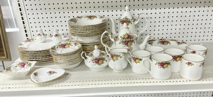 ROYAL ALBERT big estate lot of (OLD COUNTRY ROSES ) pattern dishes, includes (10) dinner plates, (1 of 7)
