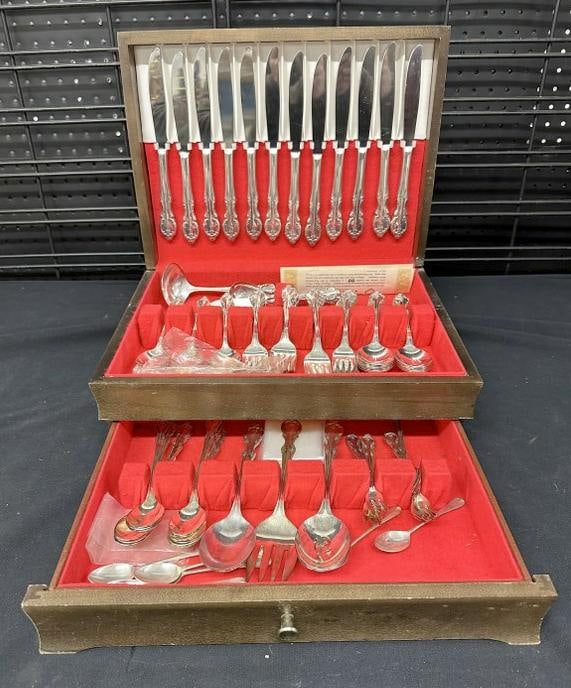 ROGERS BROS. silver plate flatware set in box, not monogrammed, appears to have been used very (1 of 6)