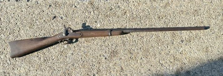 U S SPRINGFIELD Civil War era rifle, just as we found it in Hudson Valley estate, worn patina,: U S SPRINGFIELD Civil War era rifle, just as we found it in Hudson Valley estate, worn patina, measures 49" long.