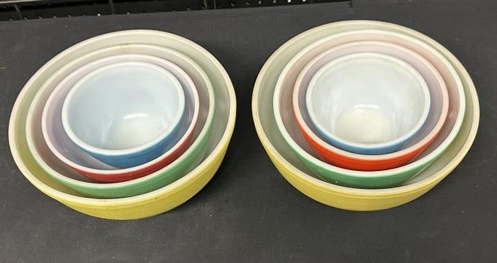 (2) PYREX nests of graduated bowls, primary colors, in very nice estate condition. Good lot for a (1 of 3)