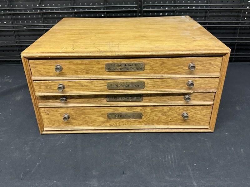 Large oak (4) drawer silverplate flatware chest, some drawers more full than others, case measures (1 of 6)