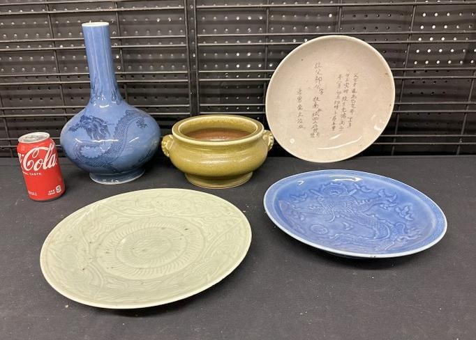 (5) pc. Asian porcelains and ceramic lot, what has markings on bottoms are pictured, The blue (1 of 9)