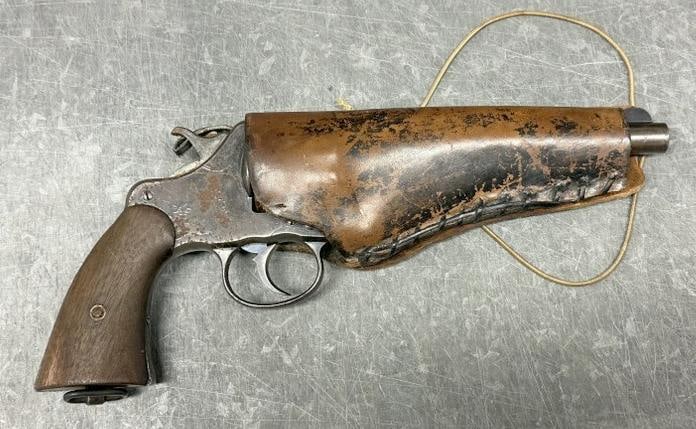 COLT U S ARMY Model 1901 pistol. ( Serial Number 107966 ), has on one side wear to the finish near: COLT U S ARMY Model 1901 pistol. ( Serial Number 107966 ), has on one side wear to the finish near handle as pictured. Just as we found it, with a leather holster, from estate of a Civil War enthusias