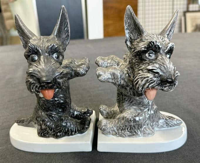Pr. ROSENTHAL Scottish Terrier bookends, in very nice condition, one is black, one dark gray, they: Pr. ROSENTHAL Scottish Terrier bookends, in very nice condition, one is black, one dark gray, they measure 7.5" high. From the estate of world renowned Scottish Terrier enthusiast, breeder and collect