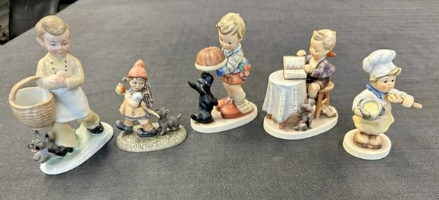 (5) figurines incl. (4) with Scottish Terriers, one without. (4) are Goebel or Hummel, the one with