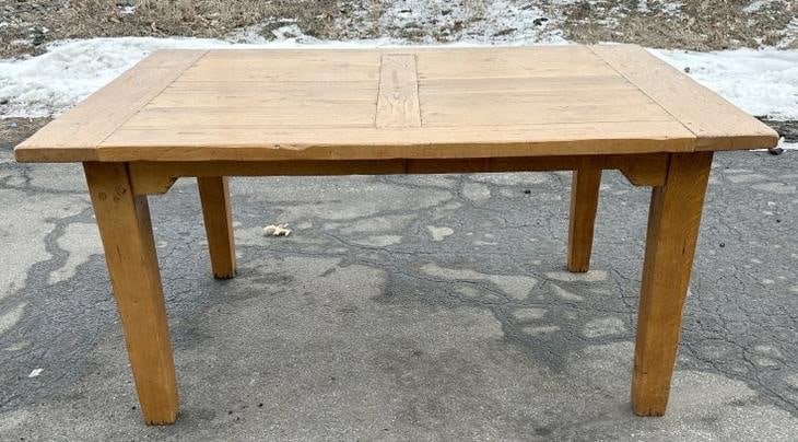 Very nice French (?) country oak dining or work table, pegged construction, structurally sound, nice: Very nice French (?) country oak dining or work table, pegged construction, structurally sound, nice older patina and form. Measures 60.5" x 42" x 29.5" high. From fine country home in Dutchess County