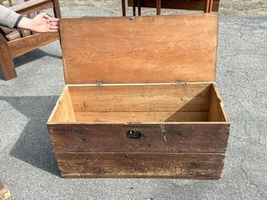 Old pine storage box, from Hudson Valley estate, nice condition, nicely worn patina and finish,