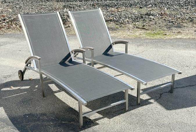 (2) quality aluminum frame outdoor reclining chaises, with nice gray fabric, in very nice condition: (2) quality aluminum frame outdoor reclining chaises, with nice gray fabric, in very nice condition & nice form.