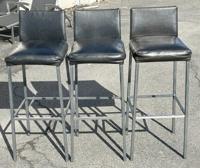 (3) nice black leather bar stools, nice condition, structurally sound. Seats measure 32.5" high.: (3) nice black leather bar stools, nice condition, structurally sound. Seats measure 32.5" high.