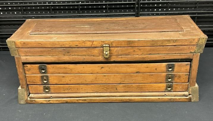 Nice old multi drawer wood tool box, felt lined interior, has bottom pull out front intact. Measures: Nice old multi drawer wood tool box, felt lined interior, has bottom pull out front intact. Measures 27.5" wide x 11" deep x 10.5" high. From stone house in Hudson Valley….