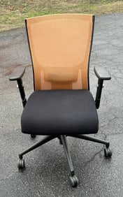 Nice clean, little use, office chair in very nice condition, from Jesper Office Equipment…..