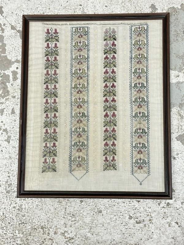 Nice older framed textile with intricate workmanship, from local estate, measures 20" x 16", nicely: Nice older framed textile with intricate workmanship, from local estate, measures 20" x 16", nicely framed & in nice condition.
