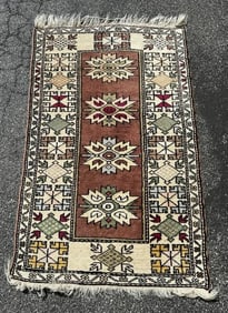 Handmade oriental scatter rug, nice condition, from local estate, measures 49" x 31".