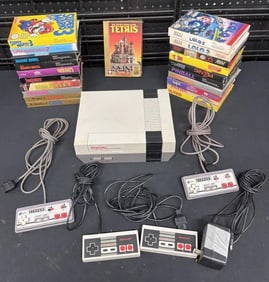 Lot of 21 Nintendo NES cartridges in boxes + console. These games have not ben tested. Most have