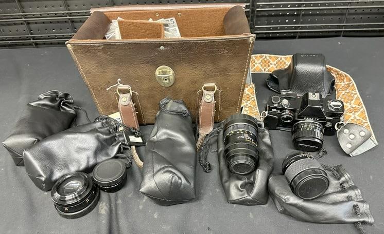 35 mm EXACTA, with (2) extra lenses, in case. Nice overall condition. Model 42 TWIN….: 35 mm EXACTA, with (2) extra lenses, in case. Nice overall condition. Model 42 TWIN….