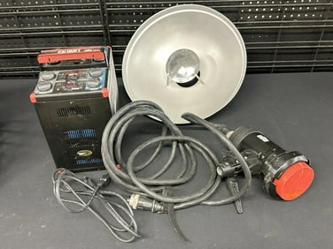 Strobe pack, Elite Calumet Bowens kit, power 2400 watts, with cord, working condition. From NYC