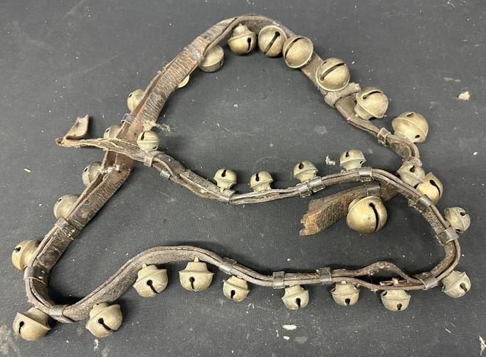 Leather strap with graduated sleigh bells, leather worn…... (1 of 1)