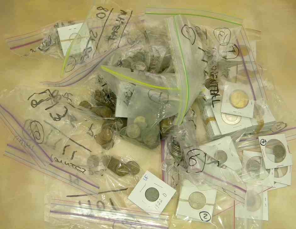 HUGE U S TYPE COIN LOT From Estate Collection: HUGE U S TYPE COIN LOT From Estate Collection, includes - 394 wheat cents, 37 Liberty Nickels, 57 Buffalo Nickels, 2 President proof 2007 dollars, 4 2006 proof quarters, 1 1976 S silver Kennedy Half c