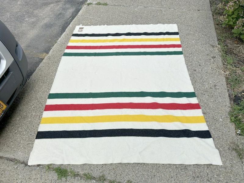 PENDELTON GLACIER PARK wool blanket, nice condition, measures 89" x 67.5", from local estate. (1 of 3)