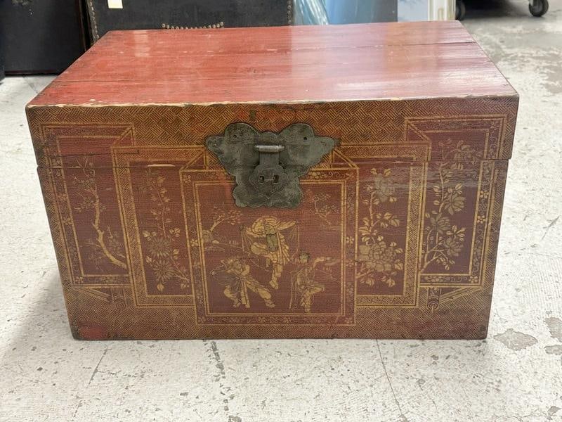 ASIAN decorated lift top chest, nice scenic front, structurally sound, from estate in Hudson Valley.: ASIAN decorated lift top chest, nice scenic front, structurally sound, from estate in Hudson Valley. Measures 26" wide x 18" deep x 16" high.