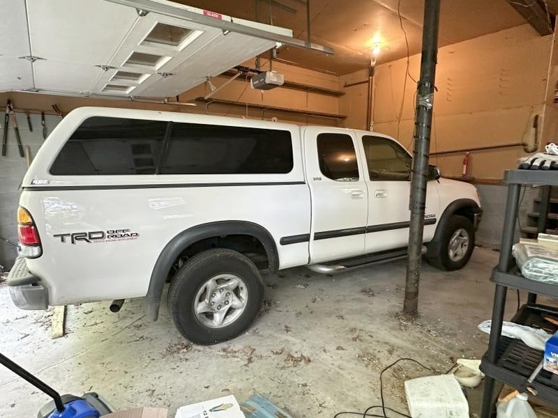 2002 TOYOTA TUNDRA 4 door V8  4WD white pick up truck with cap, garage stored (1 of 19)