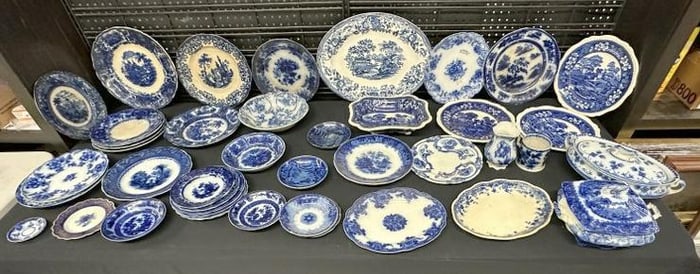 Large estate lot flow blue dishes and related patterns, including serving pieces, a few with some
