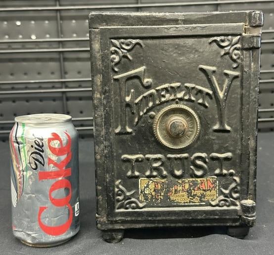 FIDELITY TRUST cast iron bank, from local estate, made by HENRY C. HART MFG. CO. in Detroity (1 of 4)