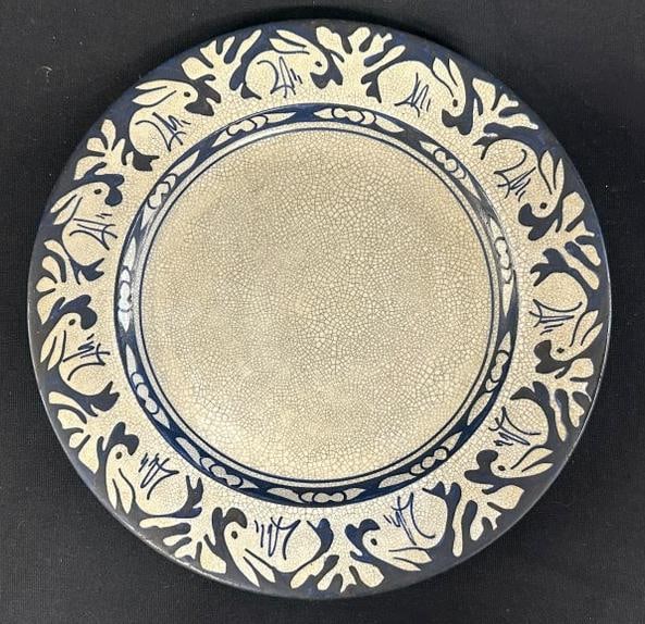 DEDHAM POTTERY rabbit plate, crackle glaze, nice estate condition, measures 12.25" across. From (1 of 3)