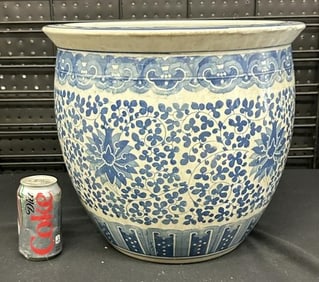 20th century Chinese porcelain blue & white decorative fishbowl, nice condition, can use a good