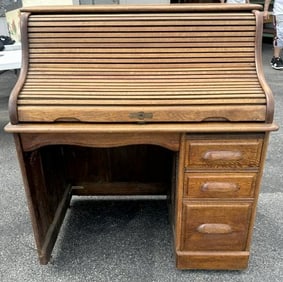 Circa 1910 oak roll top desk, from Hudson Valley estate, nice found condition, rolls nicely,