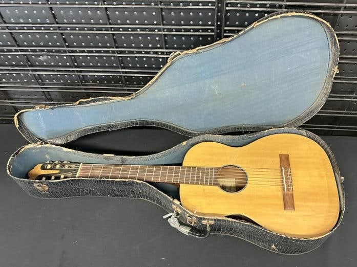 Karl Von Gruner Antonio De Torres Classical Guitar 1950's or 60's….with case guitar in nice (1 of 8)