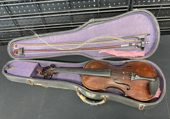Ulbrich-Tatter estate found violin with (2) bows in old case, has paper label inside, violin (1 of 8)