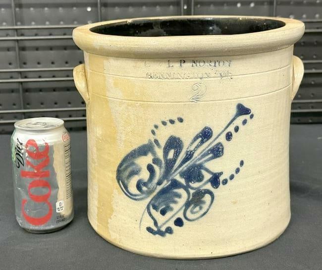 E & LP NORTON BENNINGTON VT. Decorated (2) gallon stoneware crock, has some staining, good overall (1 of 4)