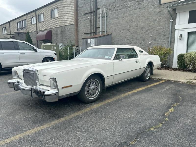 1975 Lincoln Continental MARK IV, appears to be original, as we got it. It starts up and runs, owner (1 of 19)