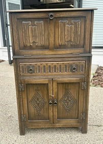 Circa 1920's oak lift top bar, that lights up, storage underneath, from nice Woodstock, N.Y. estate,